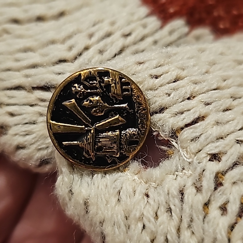 Cozy Cream and Brown Knit vintage poncho - Picture 4 of 4